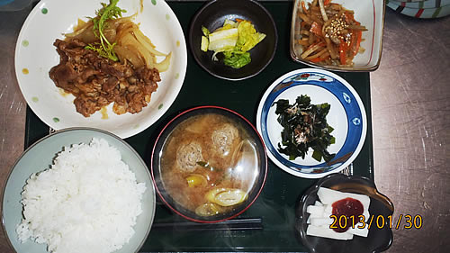焼き肉と秋刀魚のつみれ汁 焼き肉と秋刀魚のつみれ汁