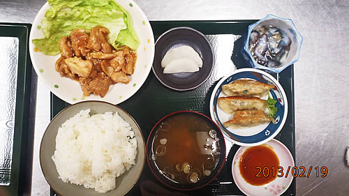 鶏の中華風ピリ辛炒めと石巻産ナマコ酢